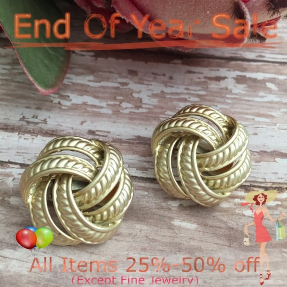 Vintage Clip on Gold Tone Earrings
